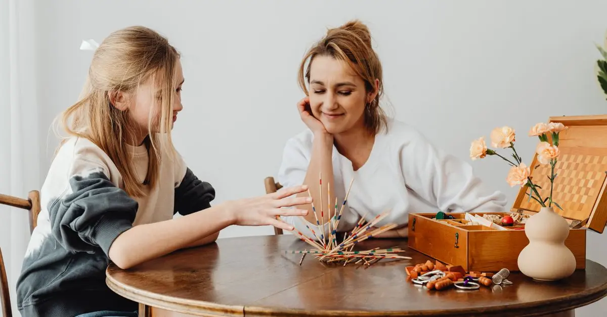 10 Creative Indoor Games to Foster Family Bonding